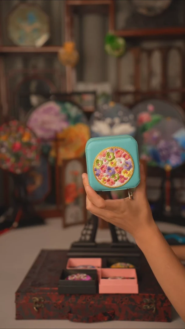 扇子苏绣作品手工团扇