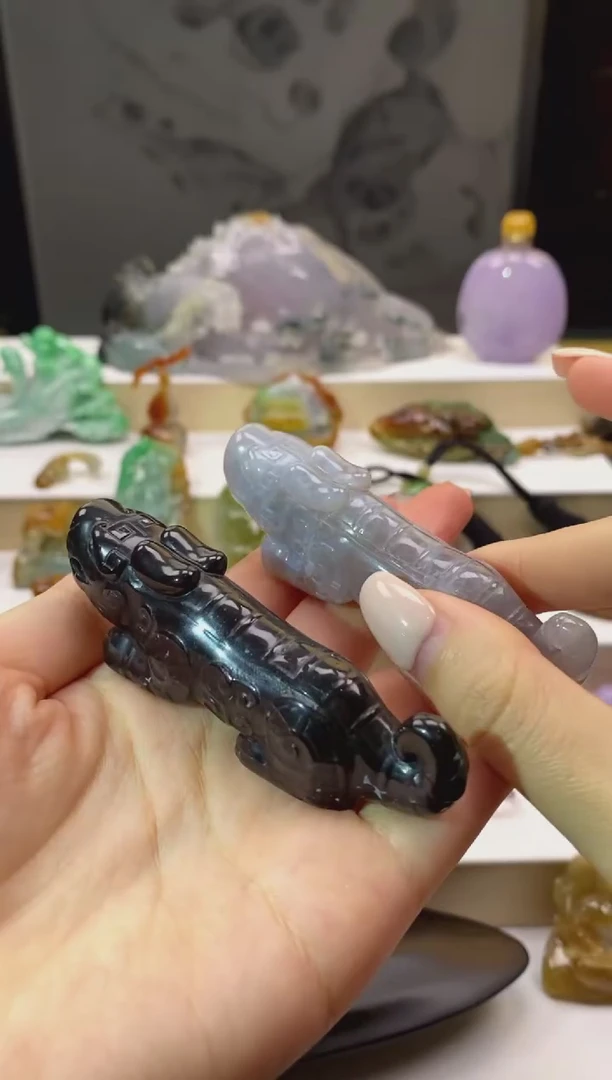 未镶嵌石英质玉笔搁乄***凹笔搁
