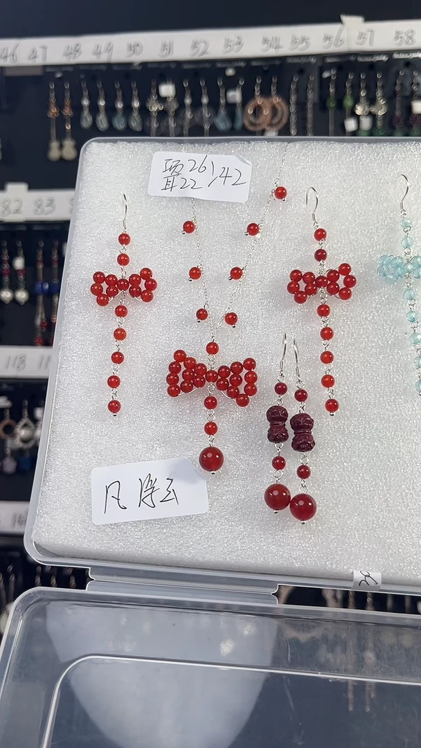 未镶嵌翡翠耳饰淡***? 淡漠浮云