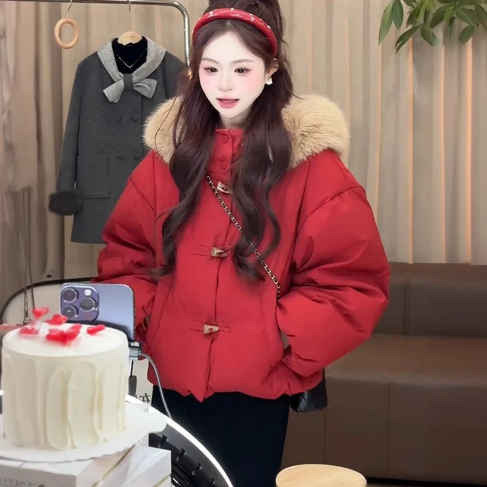 红色牛角扣短款棉服外套女冬季新款新年战袍毛毛领面包服棉袄大衣