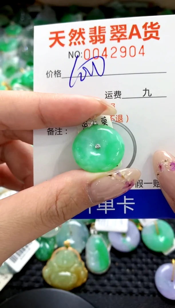 翡翠18K金镶嵌颈饰1111111111111111