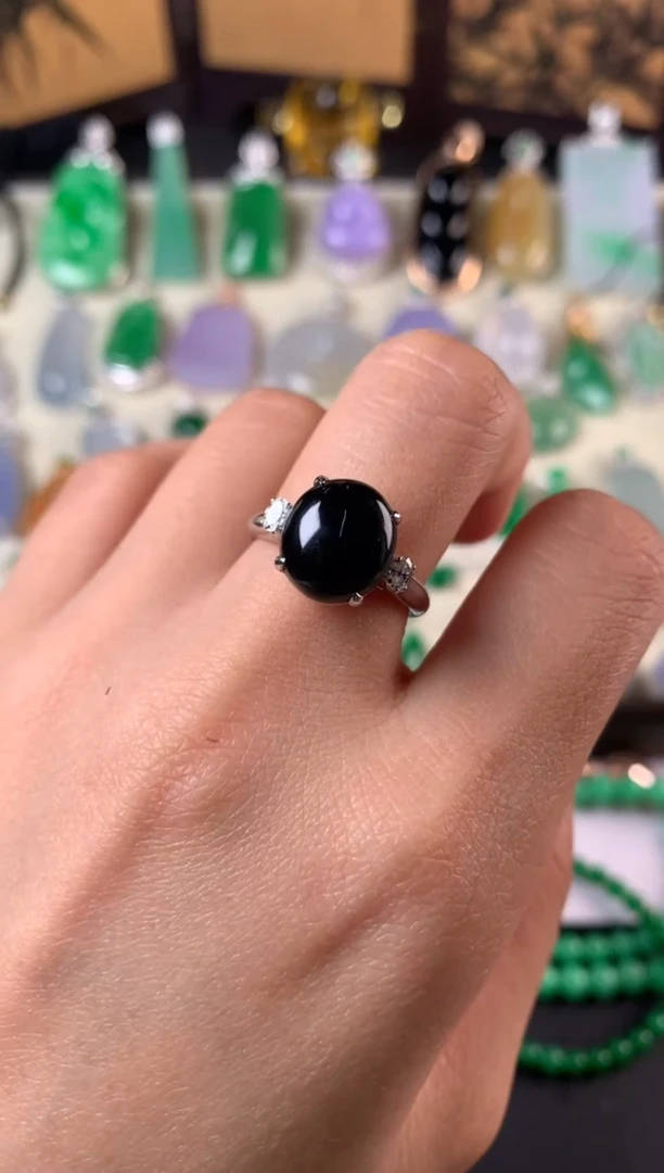 18K金镶嵌戒指翡翠戒指