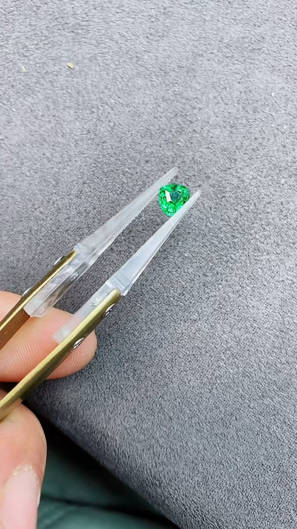 未镶嵌裸石石榴石（沙弗莱）1.03ct