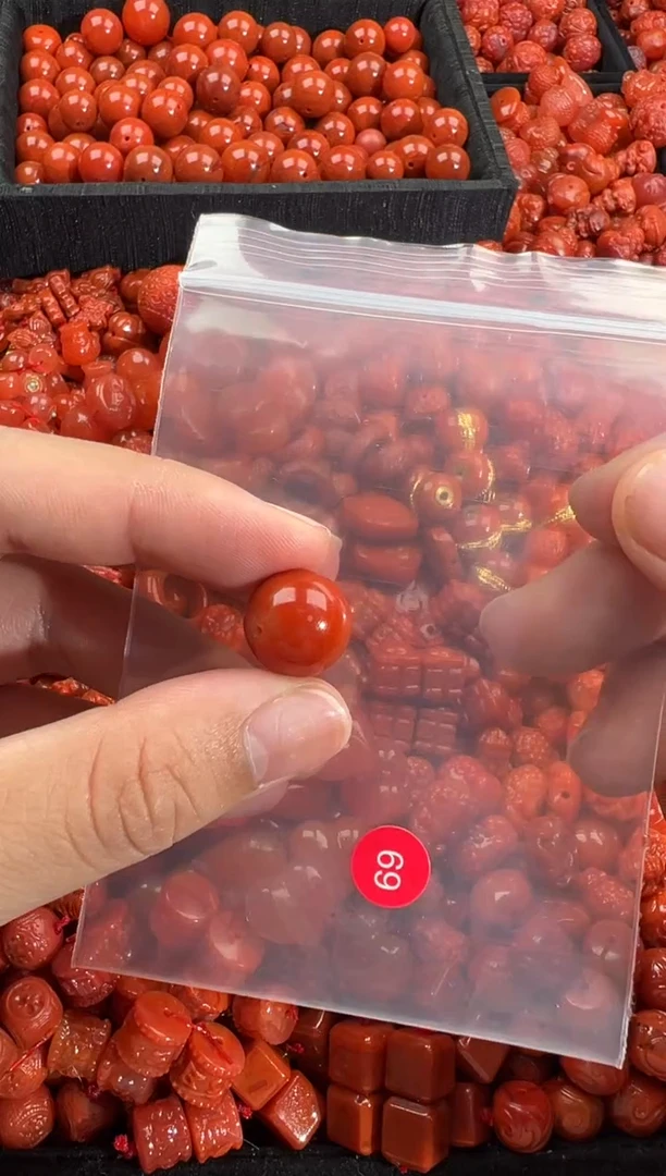 南红玛瑙未镶嵌颈饰1