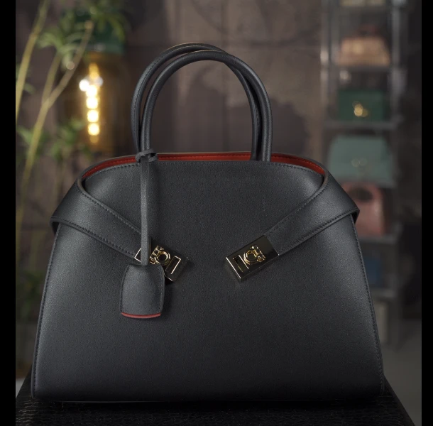 【尺寸：31*17*23】SISI原创设计高定真皮斜挎手提女包689黑色