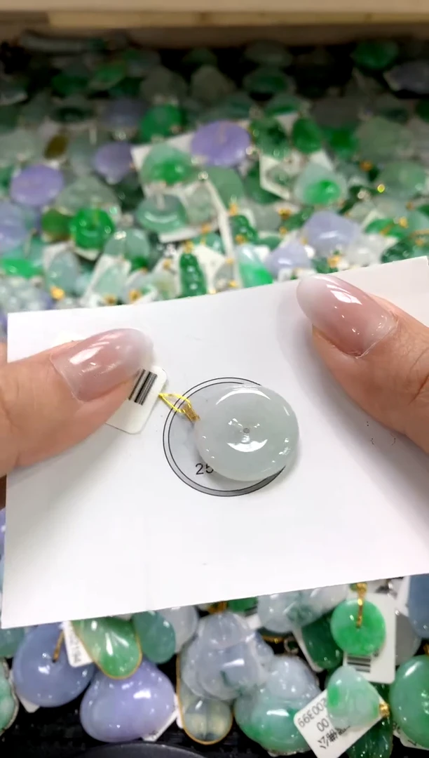 颈饰18K金镶嵌翡翠1111111111111111