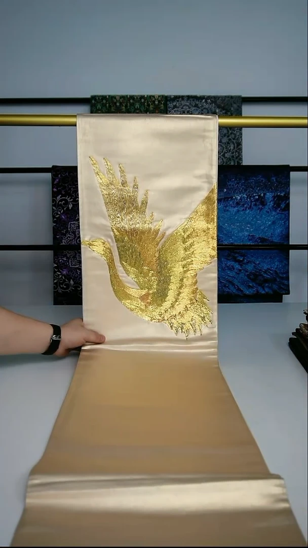 织绣织锦100两通盘金绣