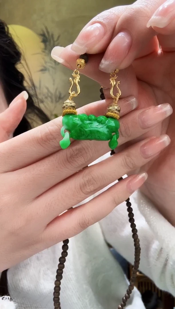 颈饰未镶嵌翡翠吊坠