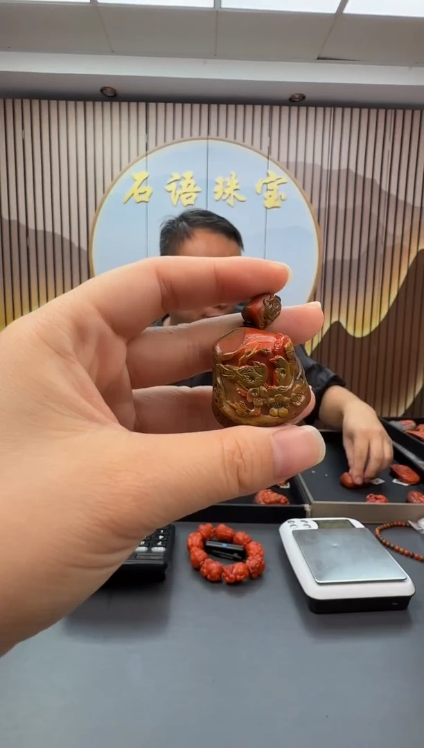 未镶嵌雕刻南红玛瑙111ZB0915产品一个