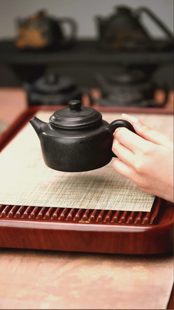 归玉堂冰碛岩重工雕刻透光德钟壶400cc