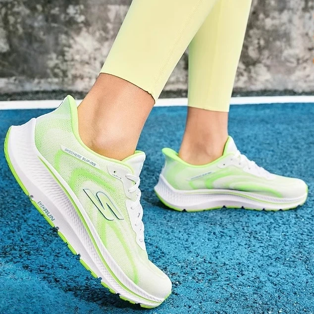 斯凯奇闪穿鞋2025春季女士舒适轻质运动跑步鞋时尚舒适耐磨128636