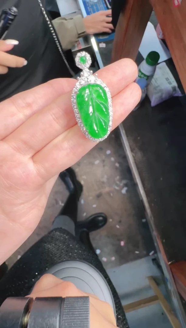 未镶嵌定制翡翠A货有轻微色差属于正常现象，叶子1