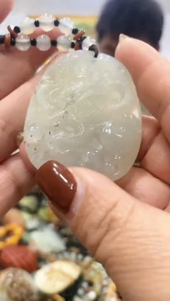 未镶嵌蛇纹石玉吊坠