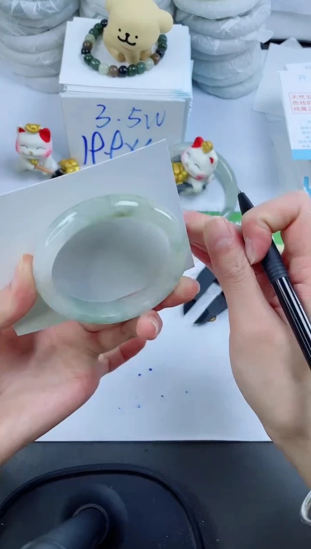 【闪购商品】石英质玉手镯未镶嵌156-54.5