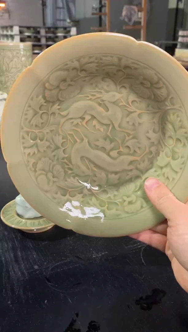 耀州窑仰山青釉双鹿盘小裂纹