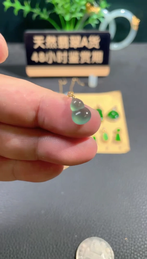 翡翠18K金镶嵌颈饰翡翠