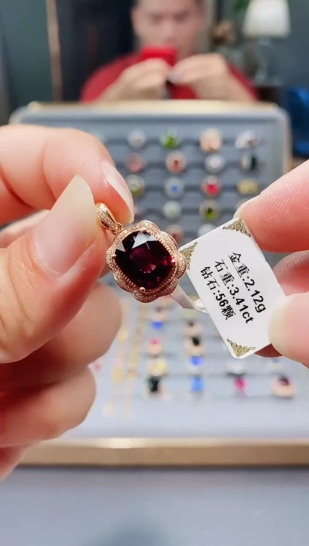 颈饰18K金镶嵌碧玺3.41.