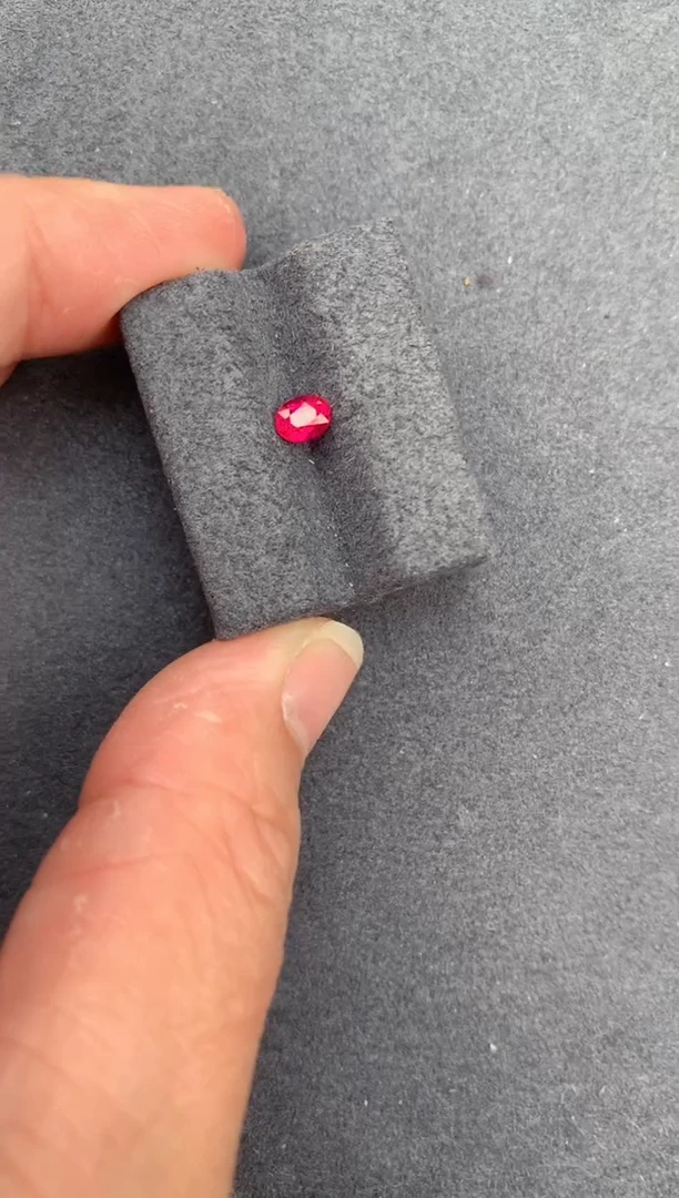 【闪购商品】红宝石裸石未镶嵌40分无烧鸽血红