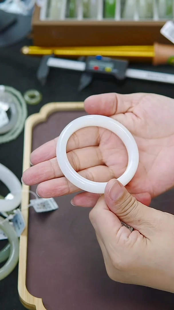 未镶嵌手镯和田玉54圈口  白玉正装手镯