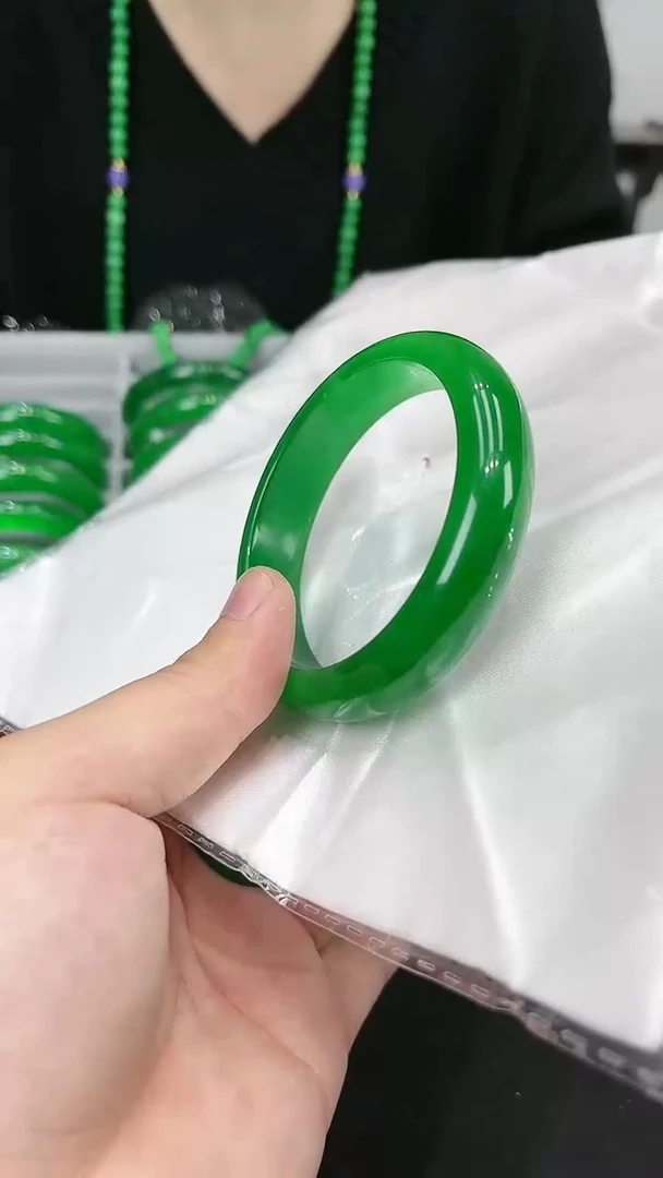 【闪购商品】砖雕s28 冰辣阳绿正圈手镯 圈口53-60