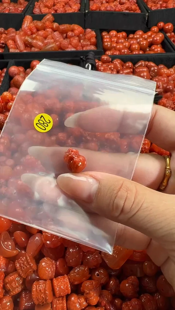 颈饰未镶嵌南红玛瑙1