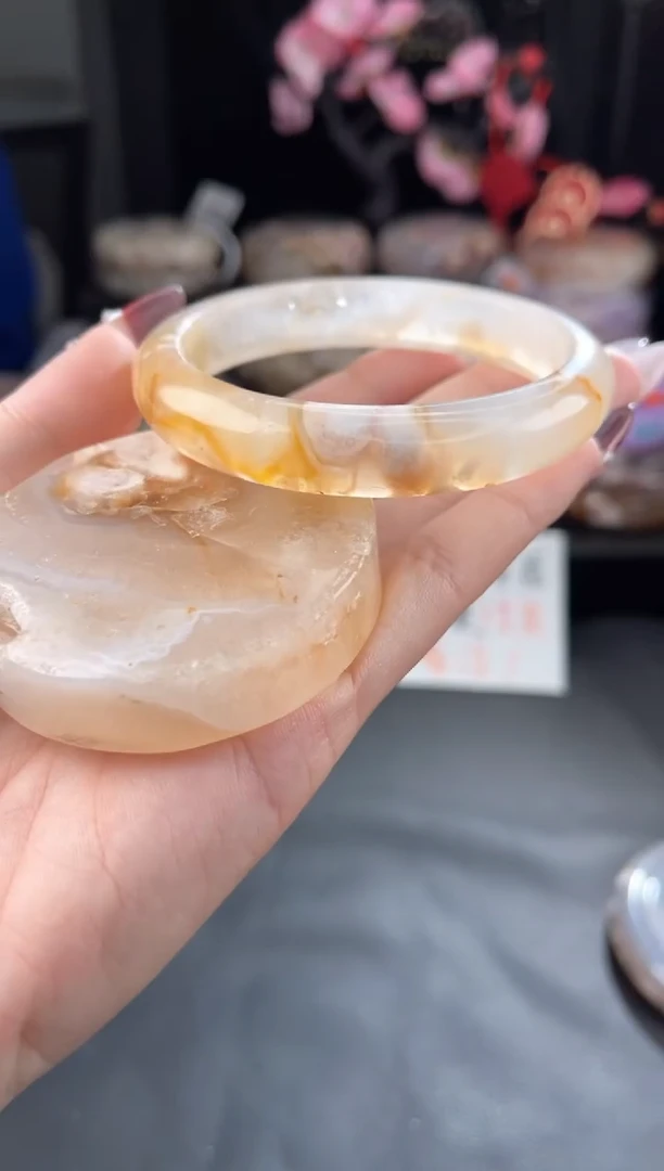 【闪购商品】石英质玉手镯未镶嵌59