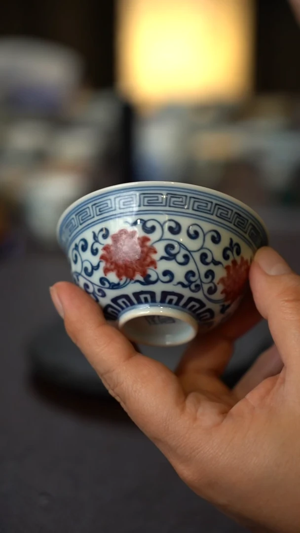 全手绘青花釉里红缠枝莲鸡心杯
