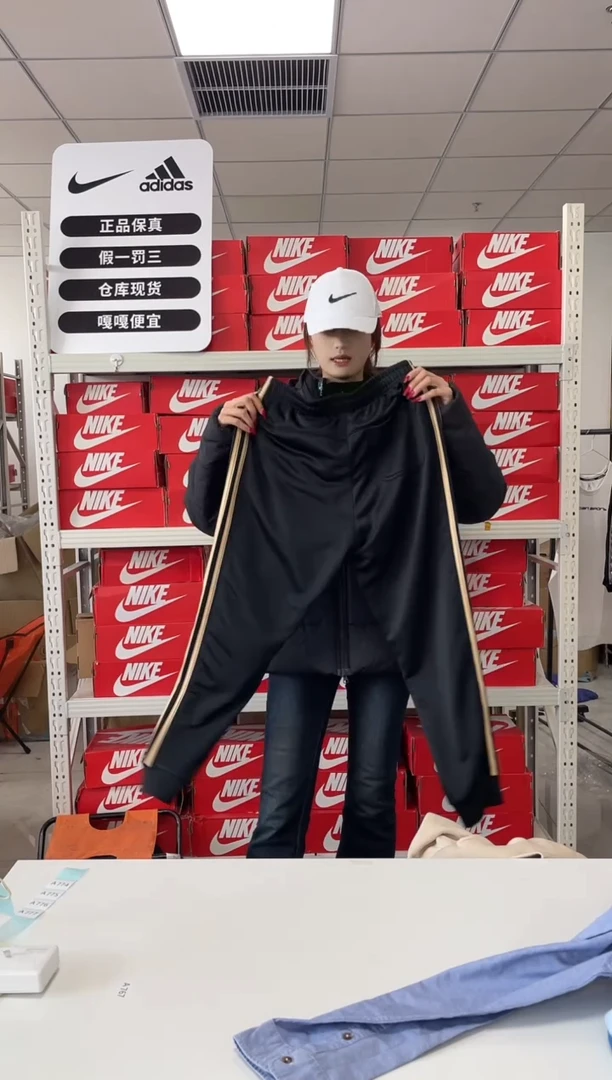 编码 301闪购尺码 m adidas/阿迪达斯卫衣卫裤以直播间过款为主