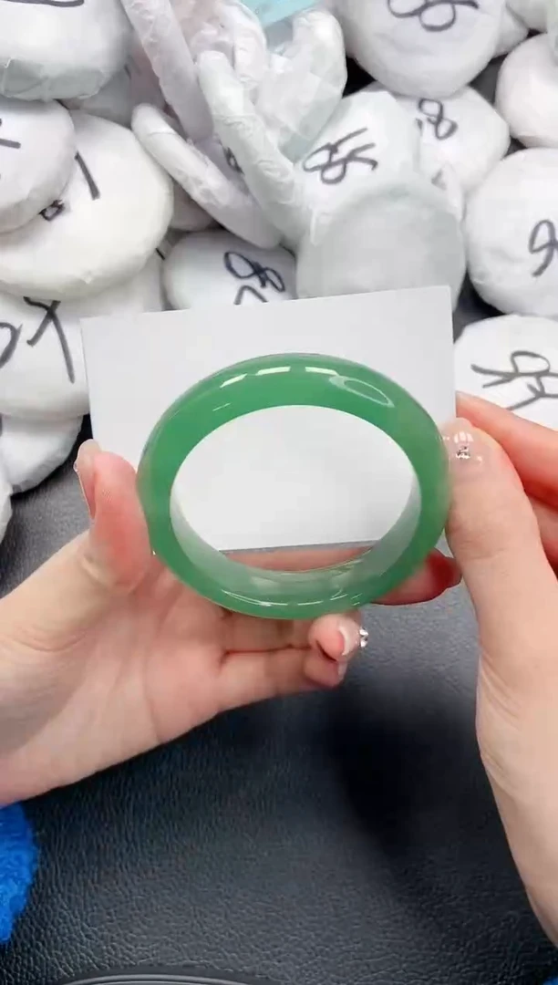 【闪购商品】石英质玉手镯未镶嵌 18L74-54