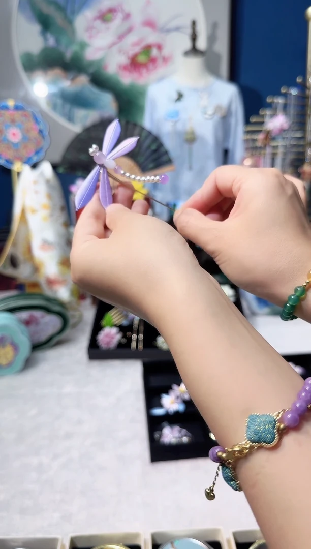 织绣国风美物非遗手工绒花蜻蜓胸针