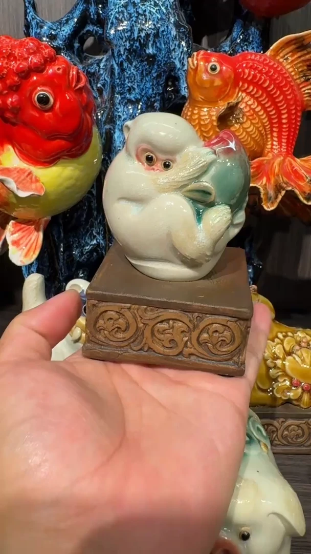 陶瓷扎**勒小猴子一件