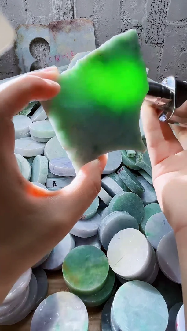 配石翡翠天然翡翠A货402