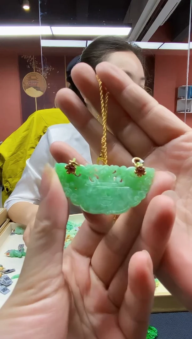 颈饰未镶嵌翡翠吊坠