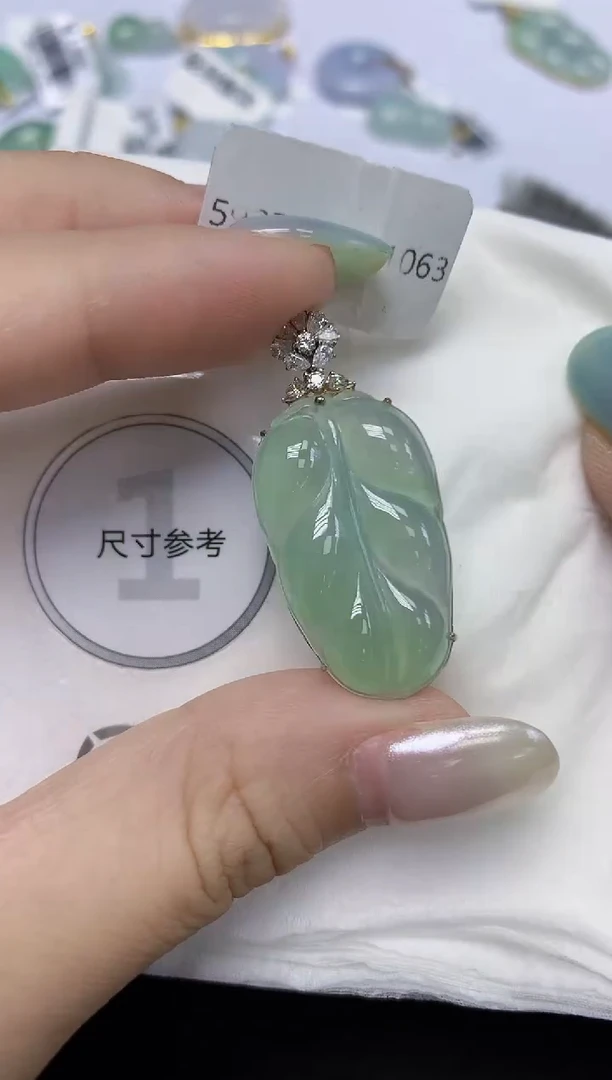 翡翠18K金镶嵌颈饰天然缅甸翡翠A货百元以上9元证书费自理