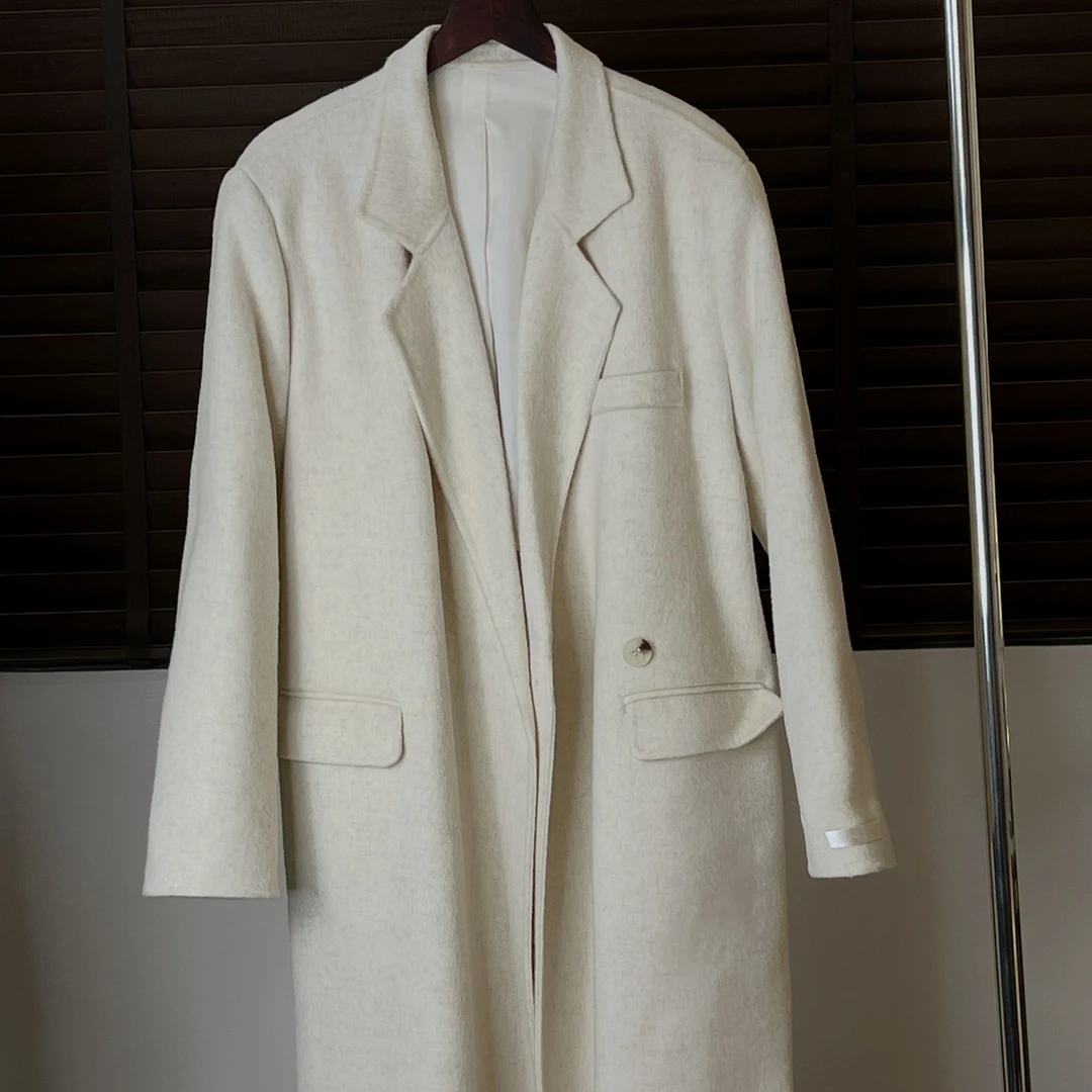 LIN SPACE/＇奶白大衣＇