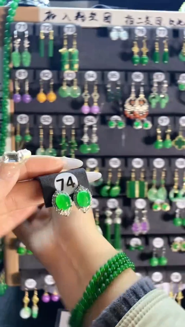 【闪购商品】翡翠颈饰银S925镶嵌74...