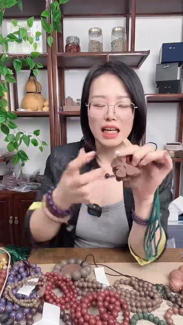 泥塑息肌的骷髅蝴蝶