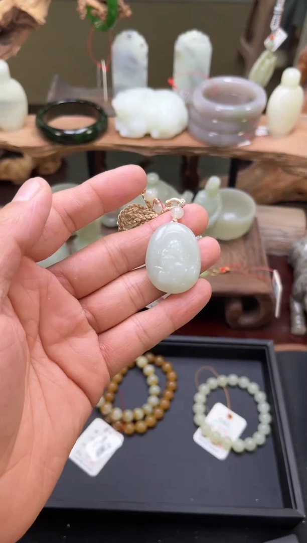 【闪购商品】和田玉吊坠未镶嵌且末青白 逍遥佛随形9006717