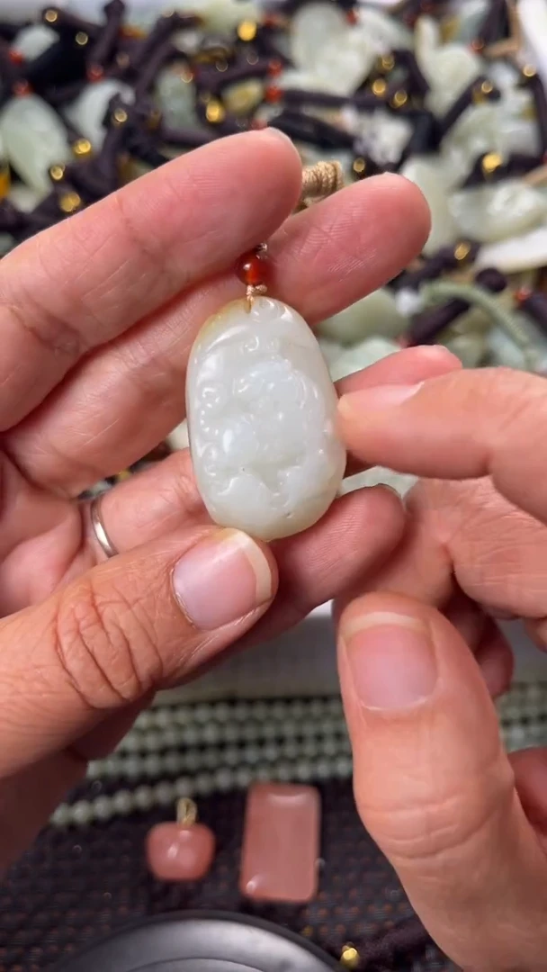 【闪购商品】和田玉颈饰未镶嵌多样性发货没有证书拍一发一有瑕