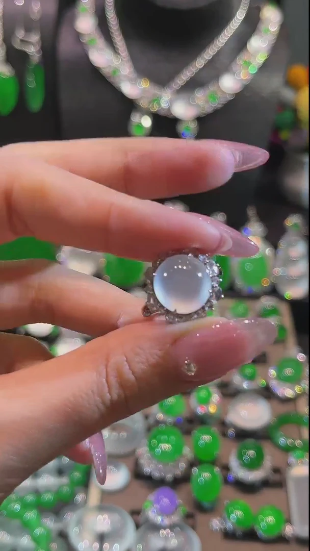 翡翠戒指18K金镶嵌戒指