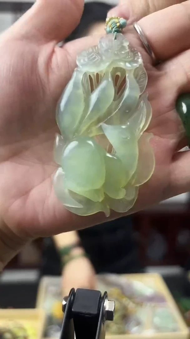 未镶嵌岫玉颈饰凤九