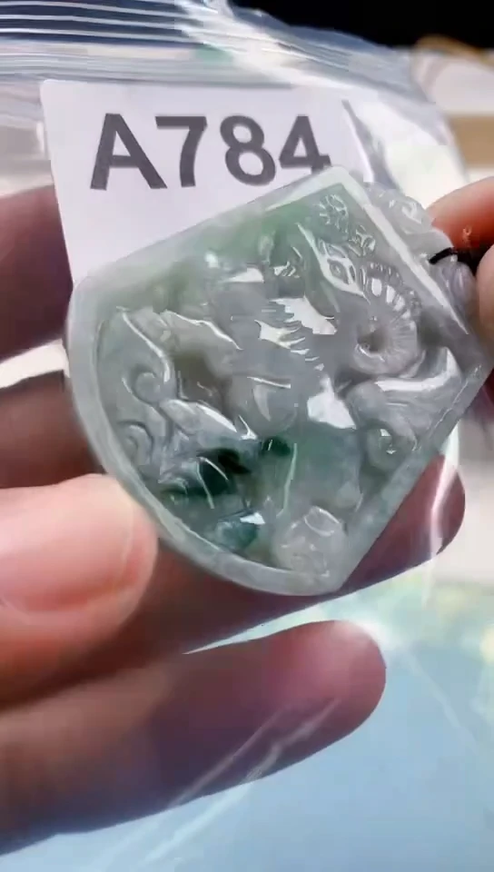 【闪购商品】翡翠挂件未镶嵌天然翡翠吊坠挂件