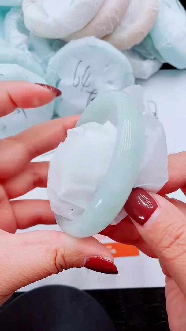 【闪购商品】石英质玉手镯未镶嵌T94-63-65