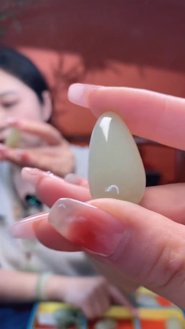 【闪购商品】和田玉挂件未镶嵌水滴吊坠