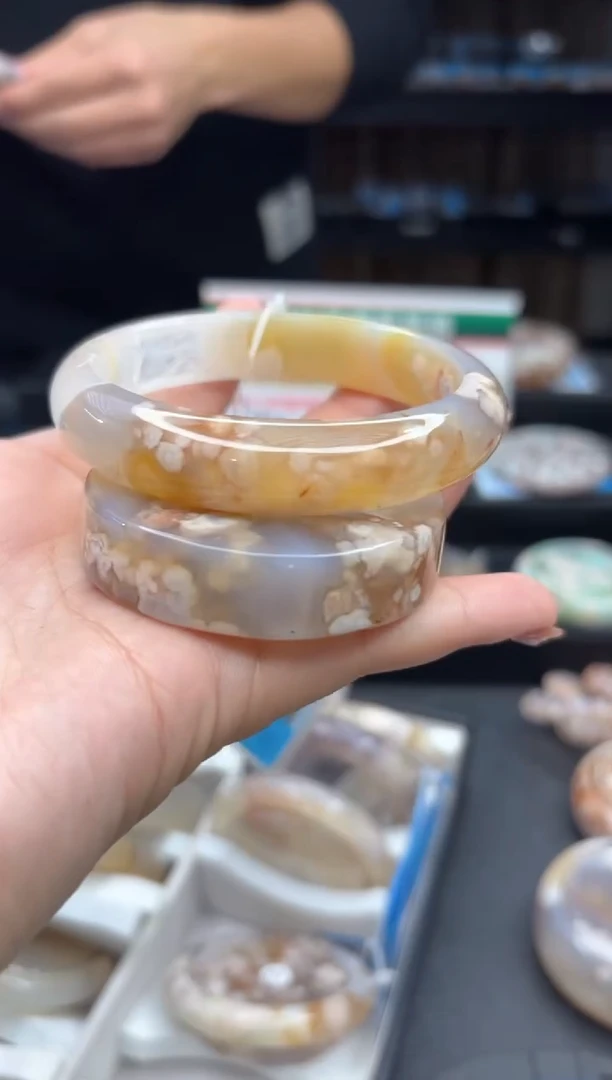 【闪购商品】石英质玉手镯未镶嵌710（61圈赠送镯心）