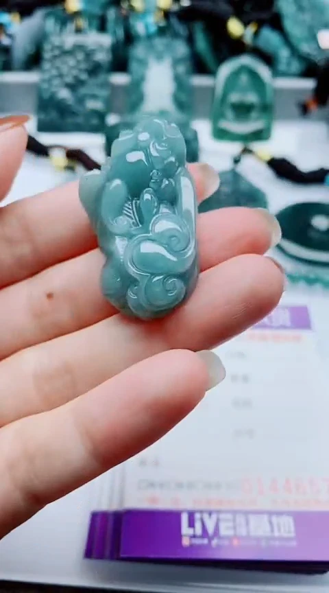 颈饰未镶嵌翡翠