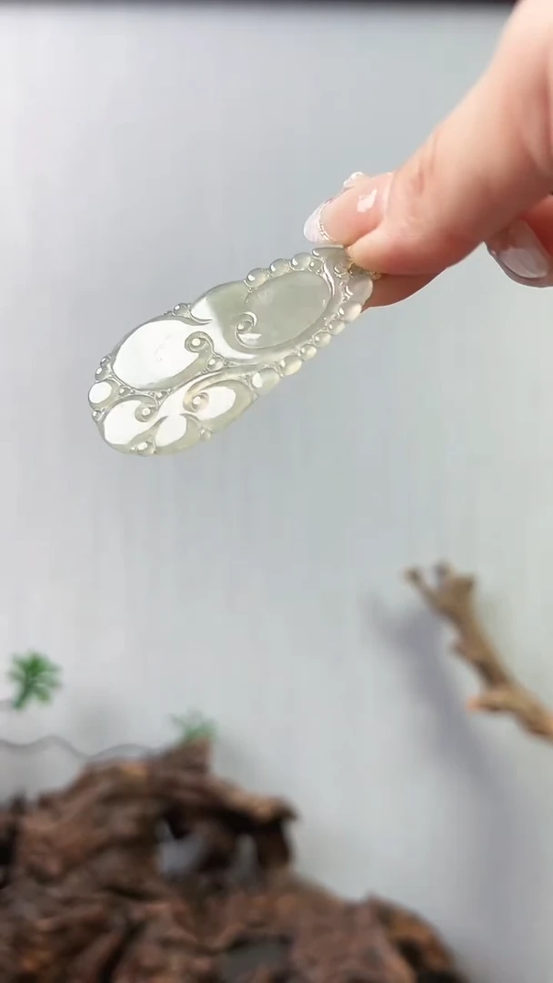 【闪购商品】翡翠颈饰未镶嵌如意