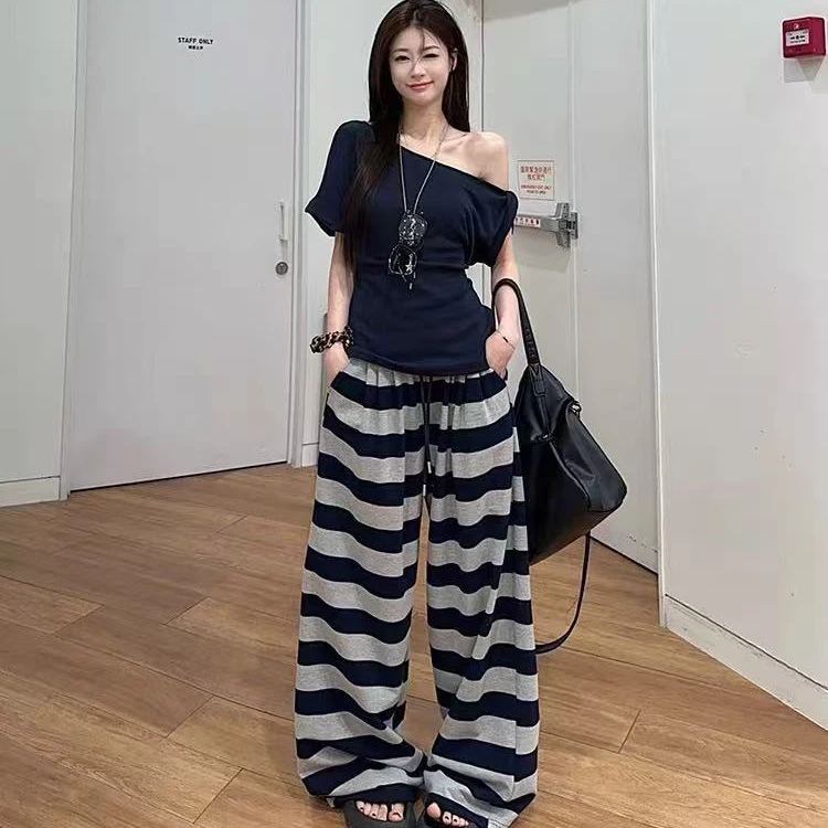 慵懒风不规则辣妹斜肩短袖T恤条纹阔腿裤2025夏季新款时尚套装女
