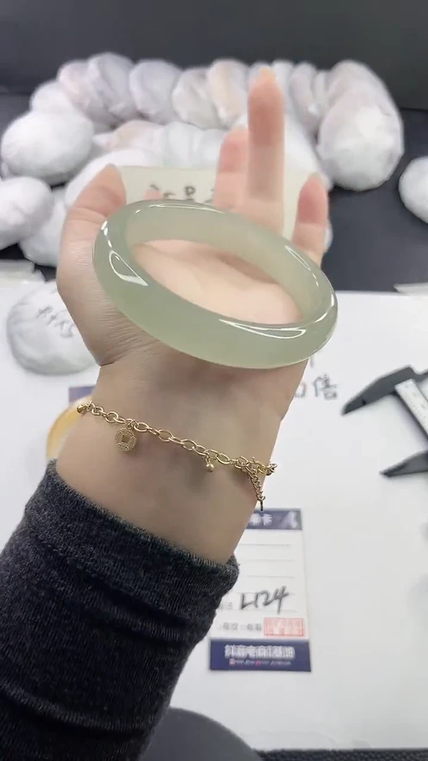 未镶嵌手镯石英质玉L124-62