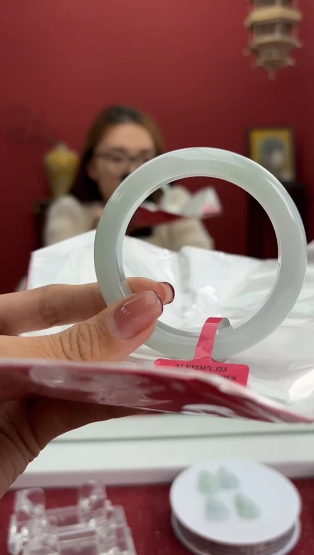 【闪购商品】翡翠手镯未镶嵌1手镯